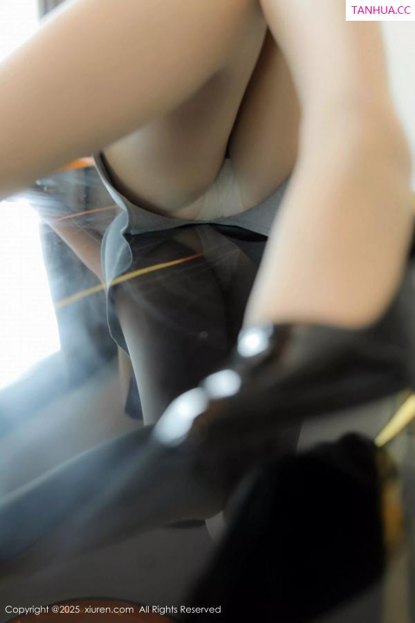 希雅  [XiuRen]高清写真图 2025.04.28 No.10213 希雅sia 白色丝袜第42张图片